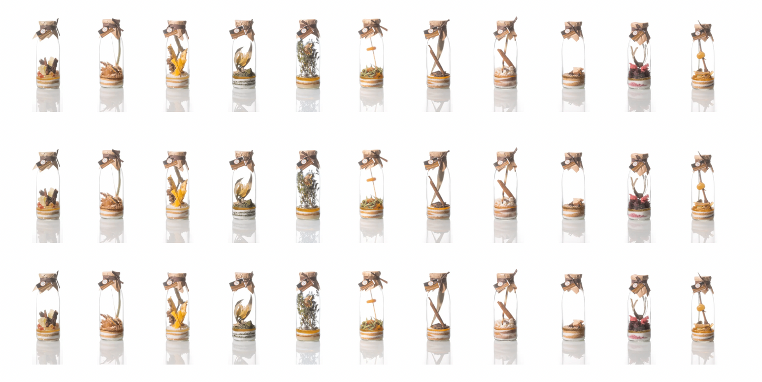 Image de fond, nos petites bouteilles de 50CL de préparations pour rhum arrangé